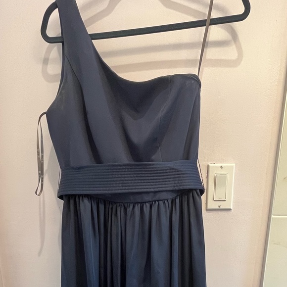 Vera Wang Bridesmaid Dress. Floor length. Navy. Size 10 - Picture 3 of 6
